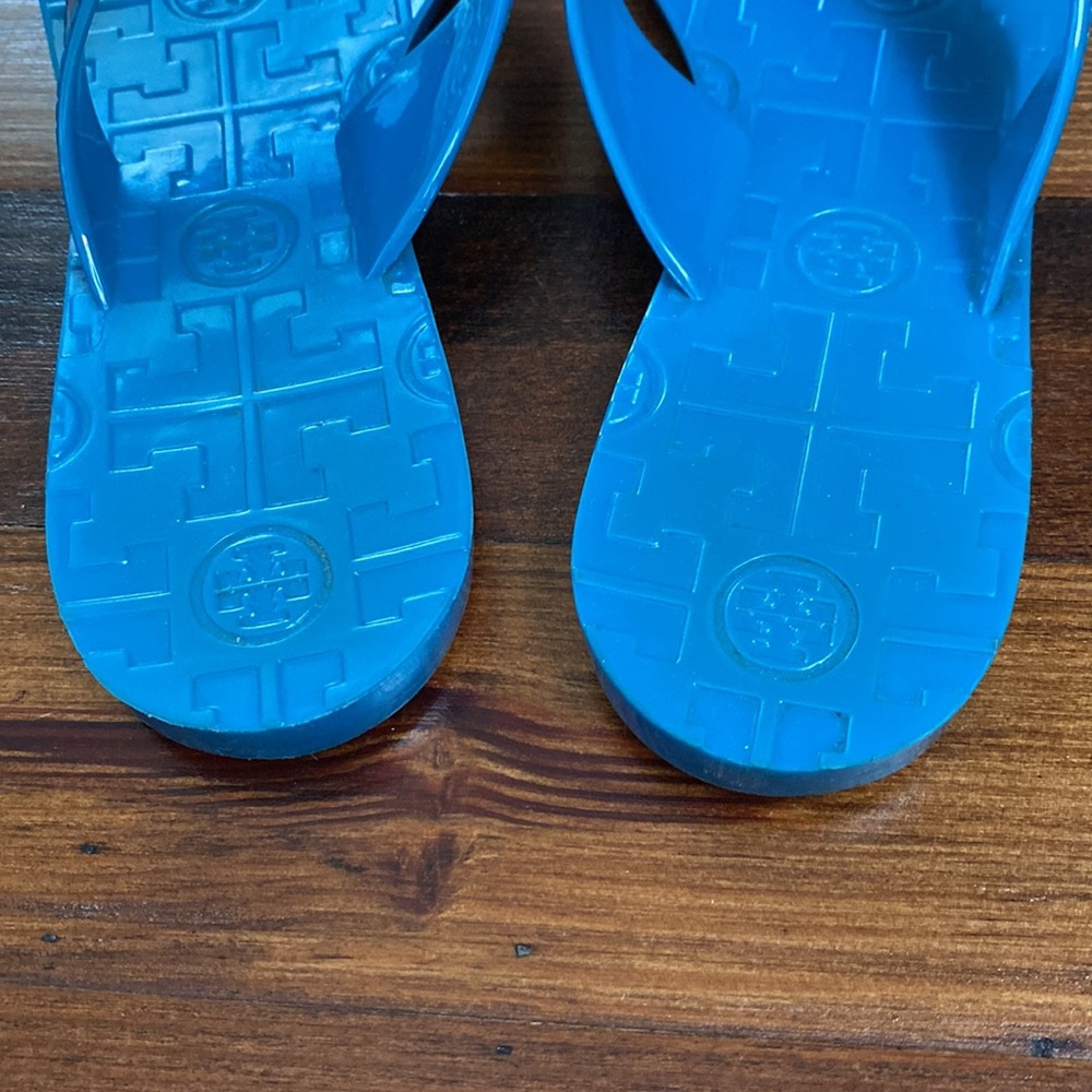 Tory Burch logo jelly thong sandal - Picture 4 of 8